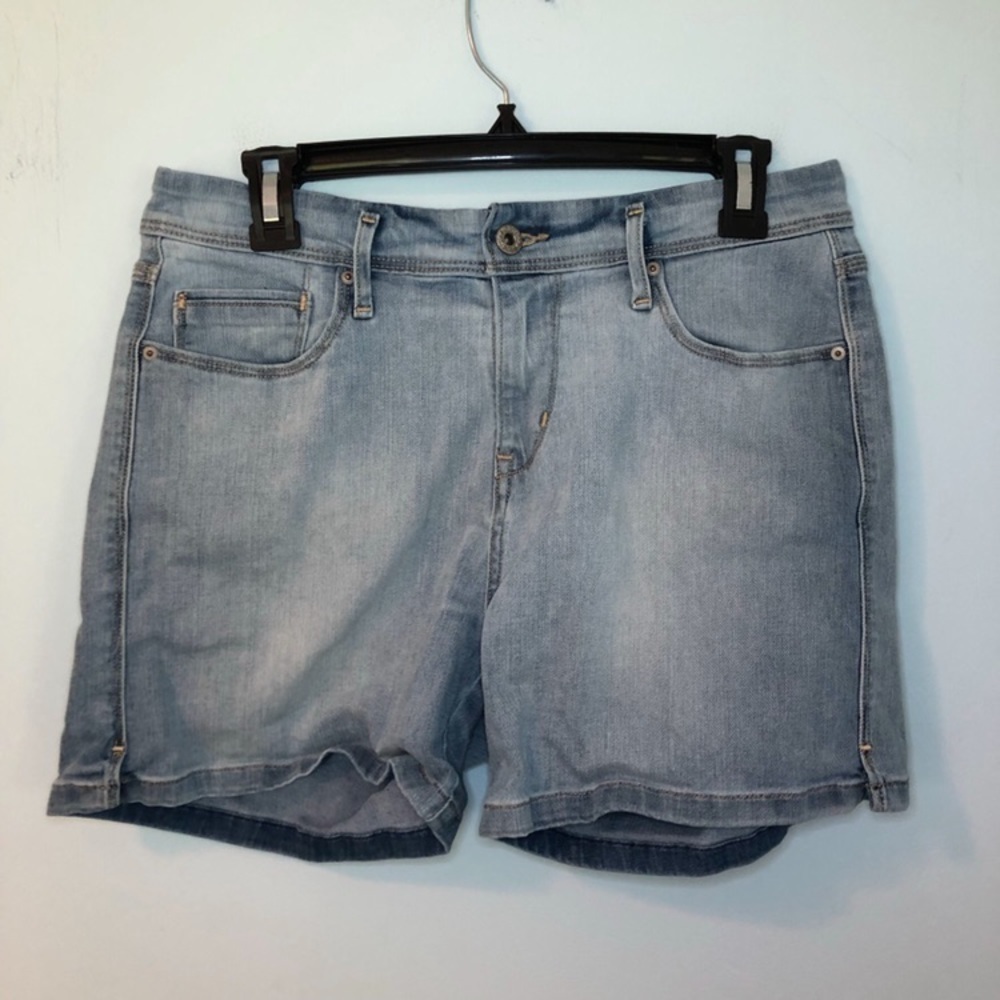 Levi’s Light Washed Denim Shorts Size 6